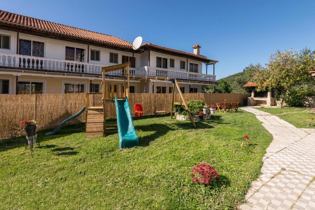 Galadriel Apartments Kato Yerakarion Exterior foto